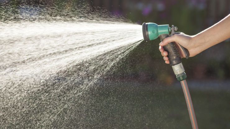 #FriYAY: Rock up with a pistol at one of the craziest &amp; biggest water fights you're likely to experience in #Granada buff.ly/2tCqwUk