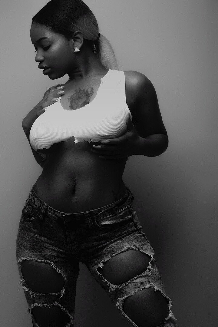 the gorgeous <a href="/Mikeila_J/">Mikeila_J</a> ❤ is taking over  my snapchat bit.ly/TheDimesnap👻 today  can't miss it #Dimes #takeover