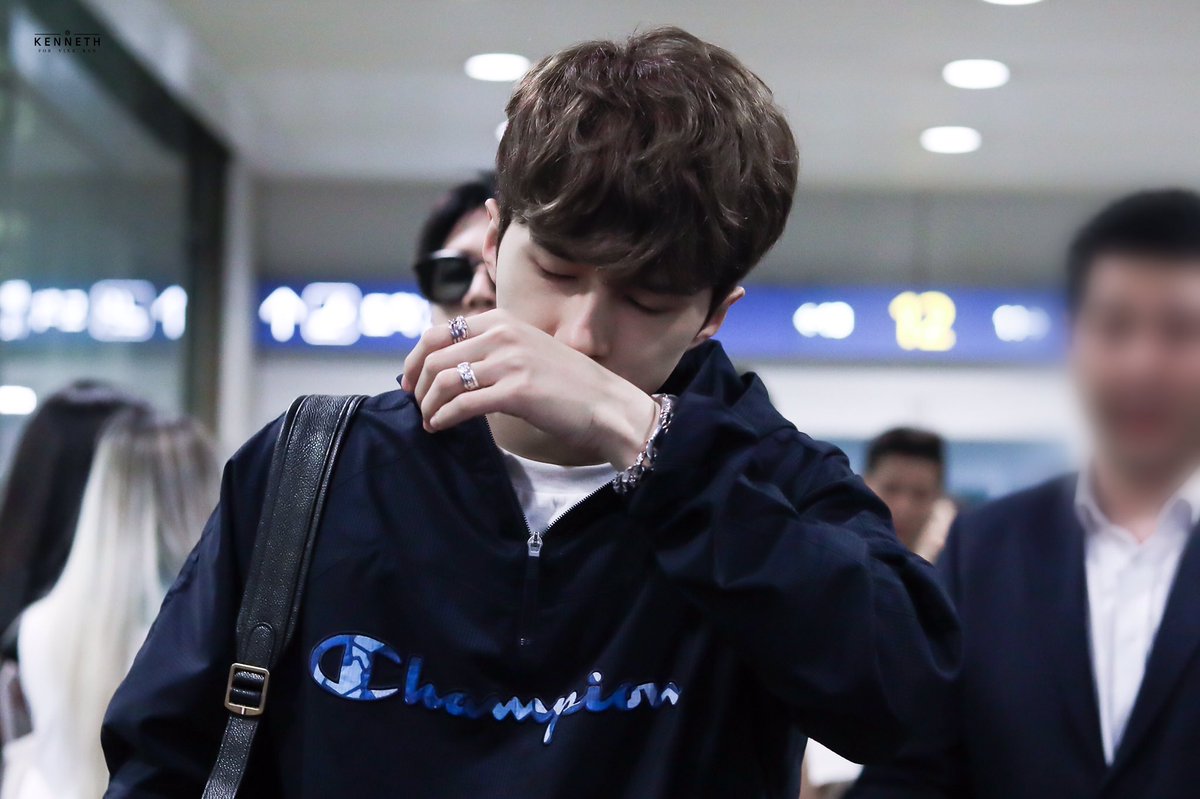 kenneth_0406's tweet photo. 170623 입국

분위기 무슨일이야...

@jaehwany0406 #켄 #재환 #빅스 #VIXX #KEN #켄릿 https://t.co/db4Ih1365l