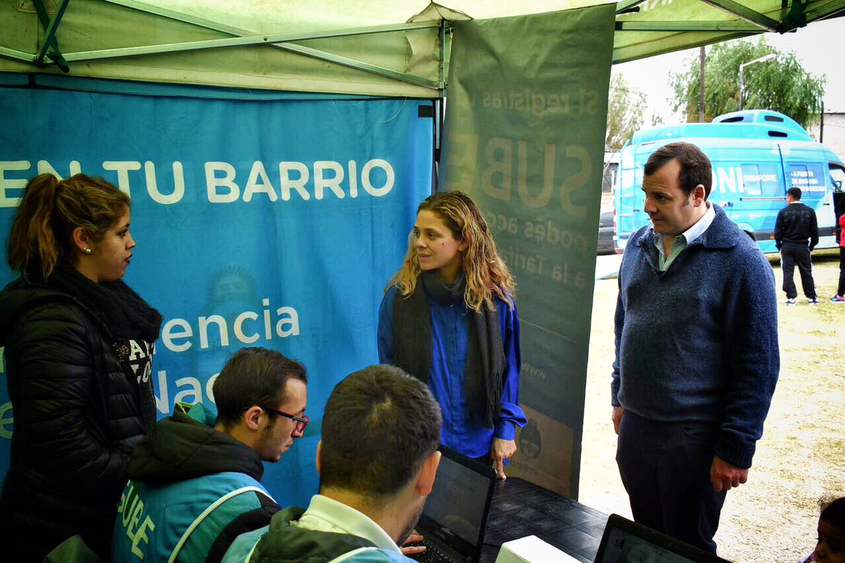 Pasamos por #ElEstadoentuBarrio para charlar con los vecinos de #SanFernando que fueron a hacer sus trámites #EstamosCerca <a href="/mariuvidal/">María Eugenia Vidal</a>