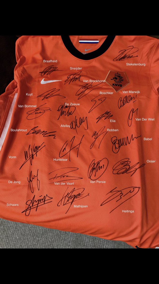 EiFSoccer's tweet photo. GIVEAWAY: Holland 2010 World Cup kit signed by the whole team! Sneijder, RvP, Robben, and more! RT + Follow to enter. Read note for details. https://t.co/j117TszXn4
