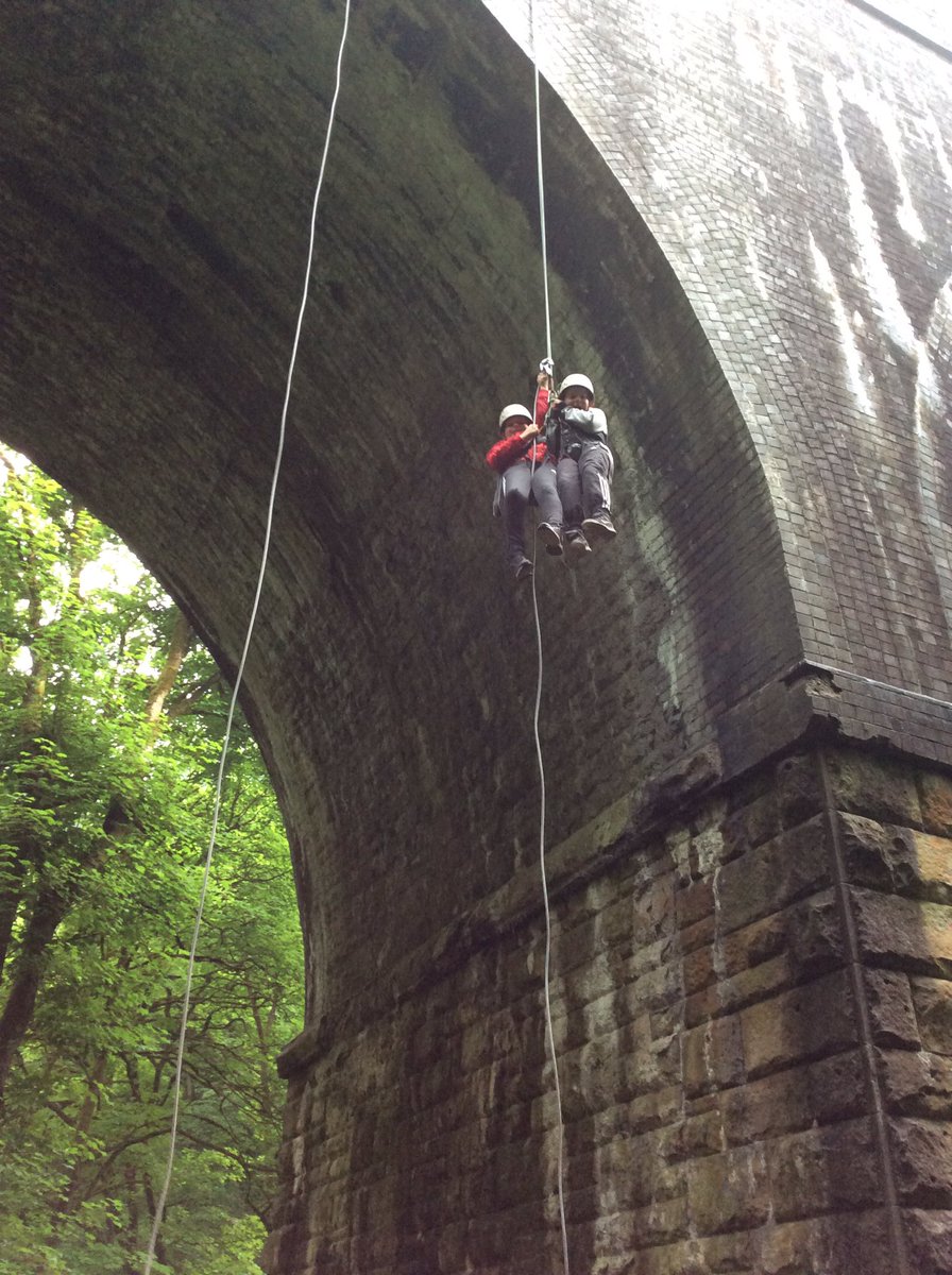 class_chestnut's tweet photo. Abseiling #Edale https://t.co/qacD3bRLaq