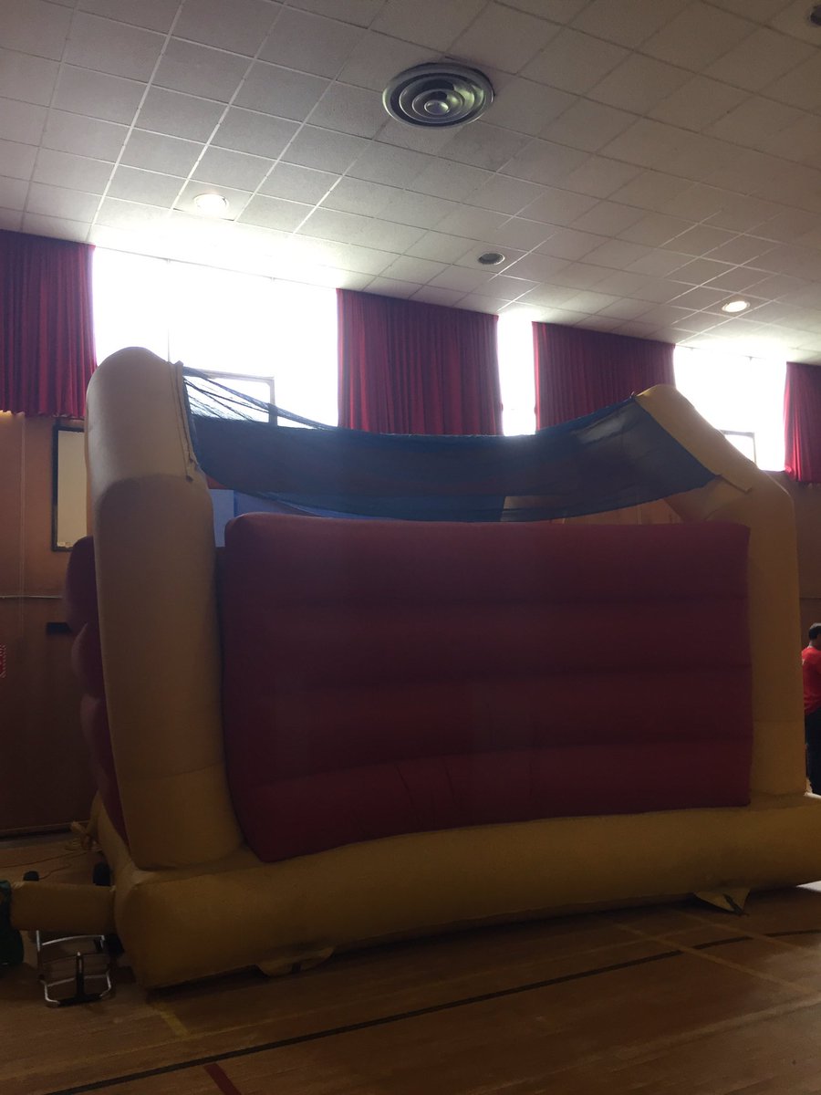 SimoneROliver's tweet photo. @UPLCatholic &amp; @HolyFamilyCSOtt Play Day!  Celebrating our new #ocsb community with a #Canada150 theme. Indoor fun on this rainy day. https://t.co/g8bqcLVXmt