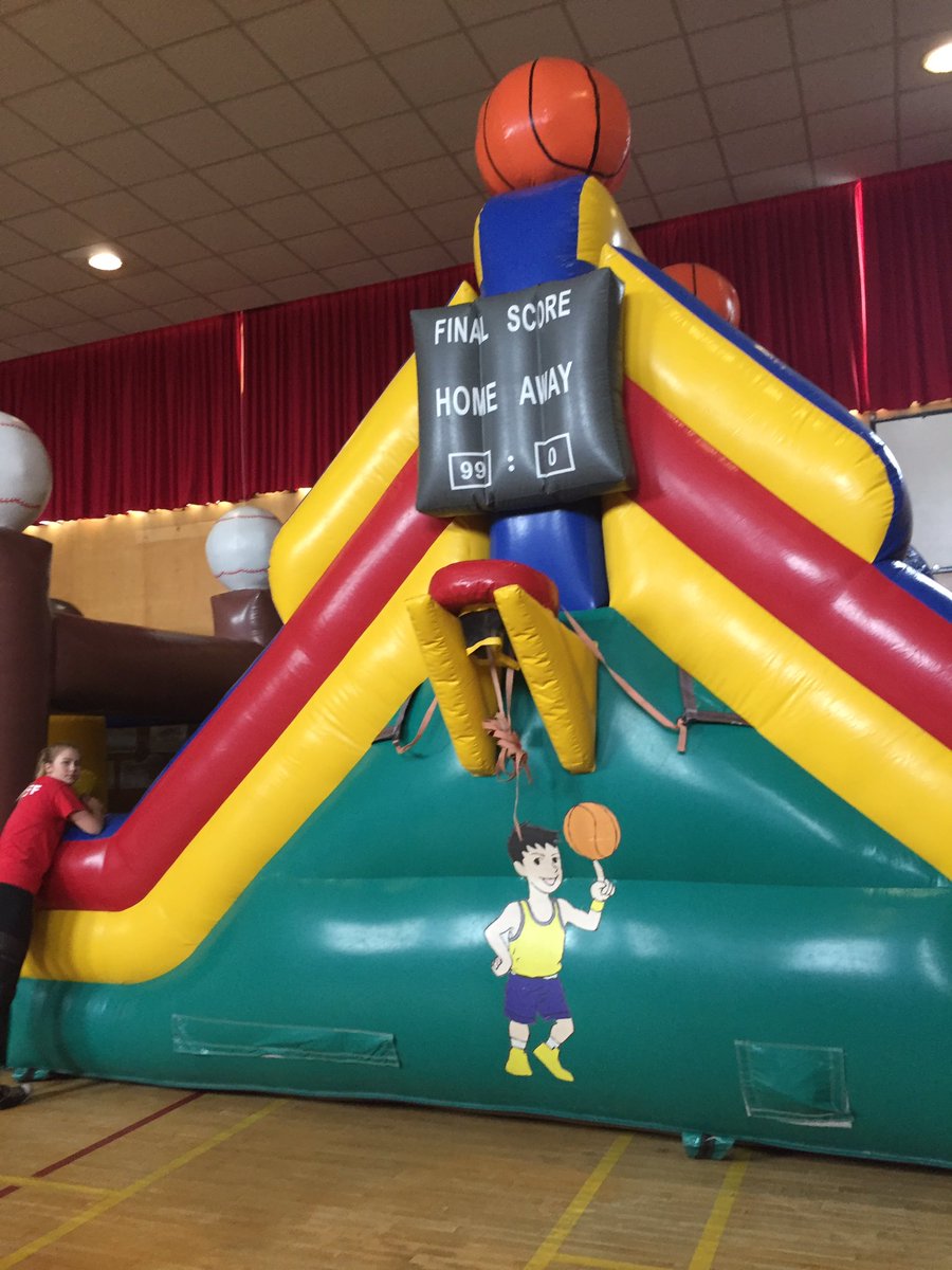 SimoneROliver's tweet photo. @UPLCatholic &amp; @HolyFamilyCSOtt Play Day!  Celebrating our new #ocsb community with a #Canada150 theme. Indoor fun on this rainy day. https://t.co/g8bqcLVXmt