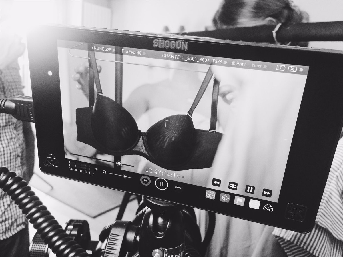 PauseBFilms's tweet photo. La team Pause B était en tournage pour Chantelle grâce à Solar squad . Bon week end ! #tgif #backstage #tournage #videoproduction https://t.co/Ks1URdXc3T