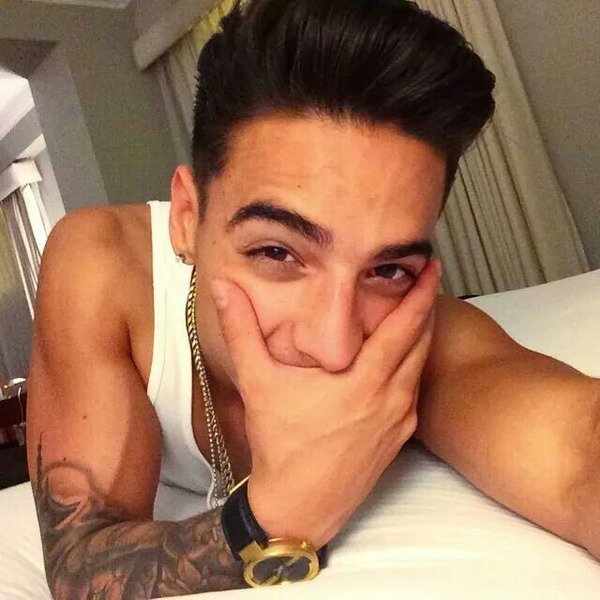 RayitoVnzl's tweet photo. 😍🇻🇪 Maluma 🇻🇪😍 https://t.co/r8gvDfrnwY