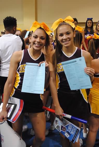 dphsvcheer's tweet photo. dphs cheer killed it at camp this week https://t.co/VdFOdqxG4o