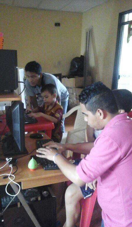 DevelopersKids's tweet photo. muy contentos cultivando semillas del futuro con @JHOAN_URUEA , @Jhalcam0 y  @cvelasquezon 
@AppsCocentral2 Haciendo Posible Esta Empresa https://t.co/rHSGvWy7tf