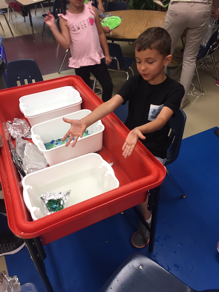 MsPenrice's tweet photo. Morning learning centres #libraryreaders #sinkmyboat #lettergames #magicwriting #kinderdays #lovethesekiddos https://t.co/41iqAPugmQ