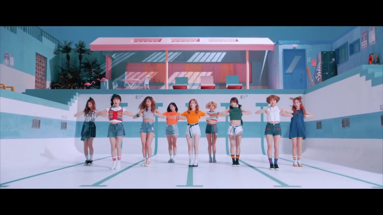 Disney 39 Twice 日本語ttのmv 途中８人になったり９人になったりなんで すごい気になる それについてtwitterと載せてる人いないから余計に気になる 笑 知ってる人教えてー笑 ディズニー関係なくてスミマセン Twice Twicett T Co