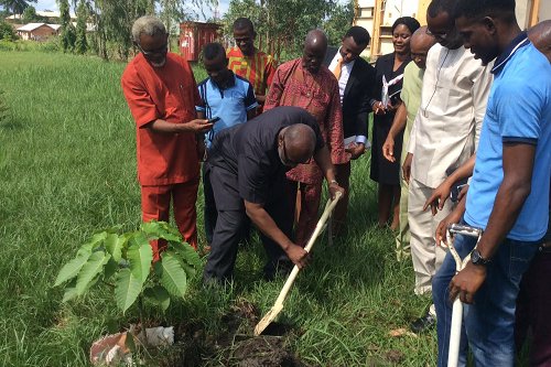 Oseloka Obaze, a policy and governance expert & immediate-past Anambra SSG has decried the decision to allow the 2017 budget to run to June 2018.  