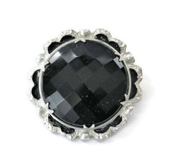 heidi_galati's tweet photo. https://t.co/WoR6Ptyf3i #germanbrooch #germanpin #blackbrooch #blackpin #aluminumbrooch #aluminumpin #1950sbrooch #1950spin #shopnow https://t.co/YMYcRGcro7