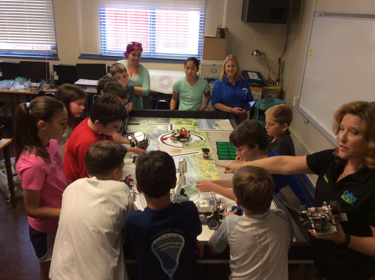 teachwithtek's tweet photo. Dancing robots, Artist robots &amp; Happy Campers! Great week at SMES Robotics Camp!🤖🕺🏽🎨⚜️@stmaryselem @StMaryAnnapolis https://t.co/RZegg5PoiU