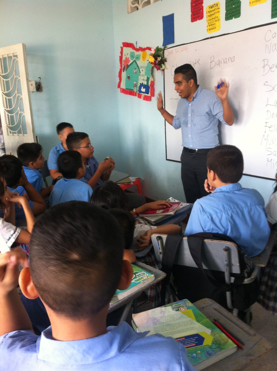 DevelopersKids's tweet photo. Prueba Piloto @DevelopersKids Colegio Montessori
Capacitación  TICS  @JHOAN_URUEA  @Jhalcam0 
@AppsCocentral2  Haciendo Posible Esta Empresa https://t.co/gSWpZJfL1u