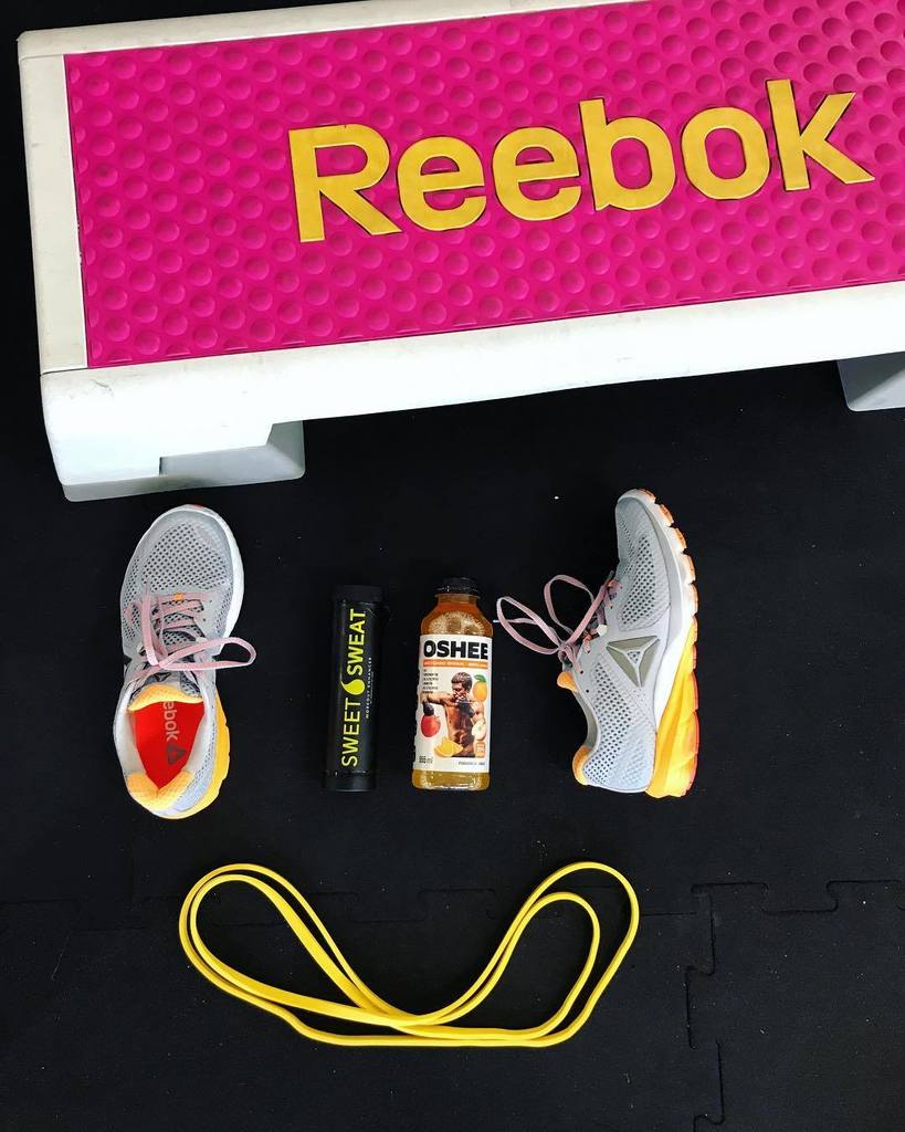 joannamma's tweet photo. My training essentials💛
😁Smileeeee😁
👸🏻#joannachampion #joannajedrzejczyk #oshee #reebokpl #essentials #training #w… https://t.co/9nh0Gb6P5s https://t.co/EIcl4chIqg