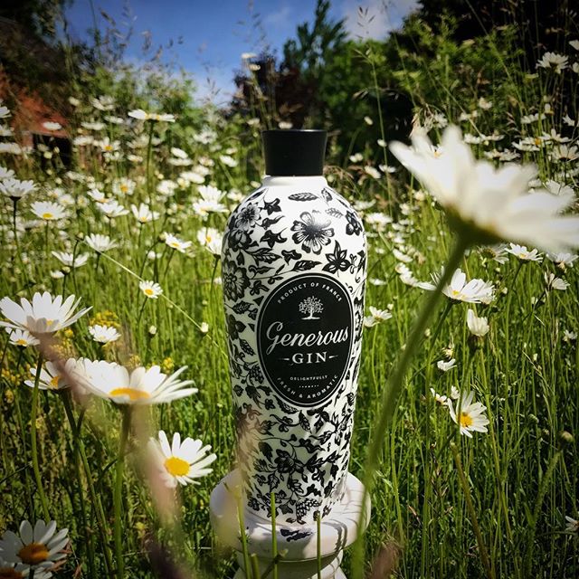 _Odevie's tweet photo. The Most Elegant #Gin In A Daisy Field 🍸🌸 🍸🌸 🍸🌸 🍸🌸  #ginto #generousgin https://t.co/LSgr7xGNtC #gin https://t.co/PgehK7IcZj