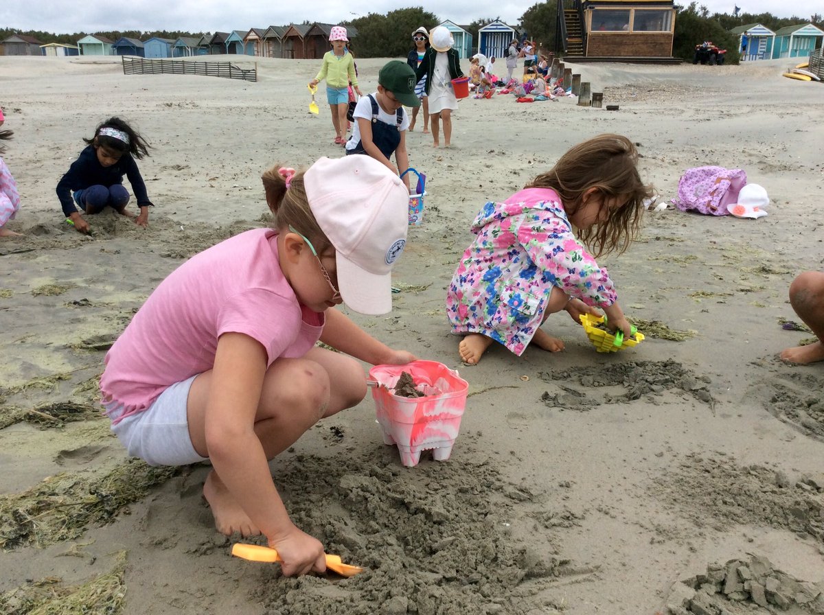 SHSGirlsPrep's tweet photo. Year 1 trip @WestWittBeach @CStewartSHS #sandcastlefun https://t.co/vddaxQjmUd