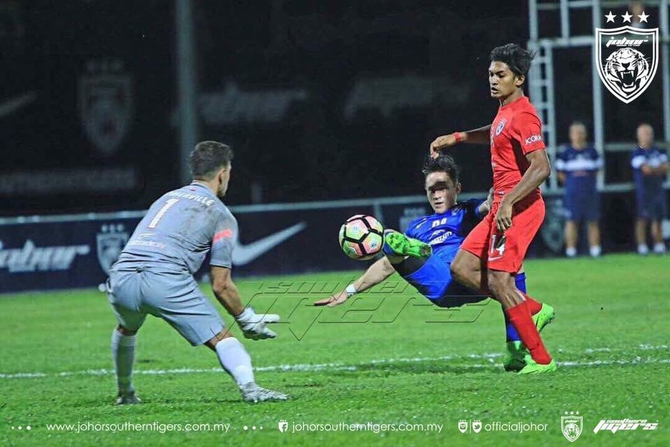 OfficialJohor's tweet photo. FRIENDLY MATCH JDT vs JDTII | 23 JUNE 2017

Full Time

JDT [0-1] JDT II
(Shafiq Shaharuddin 64')

More photos at https://t.co/prUfp02cpc https://t.co/QmyFIqt4cD