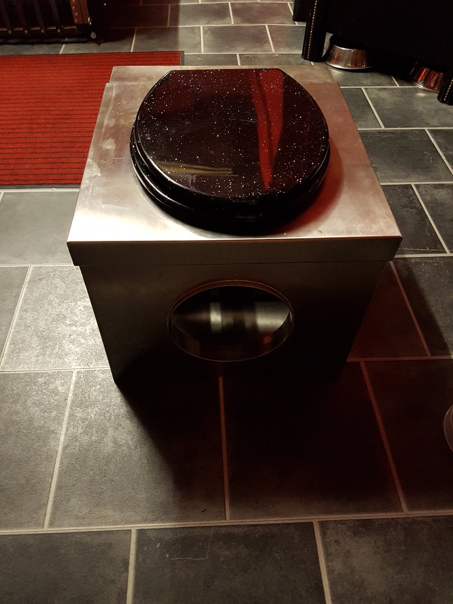 Lucina_Lady_'s tweet photo. Metal Toilet Box for sale very durable ideal for Dungeons or Domestic setting £200 or nearest offer #RT Local delivery possible DM for dets https://t.co/ip7MWSV1hT