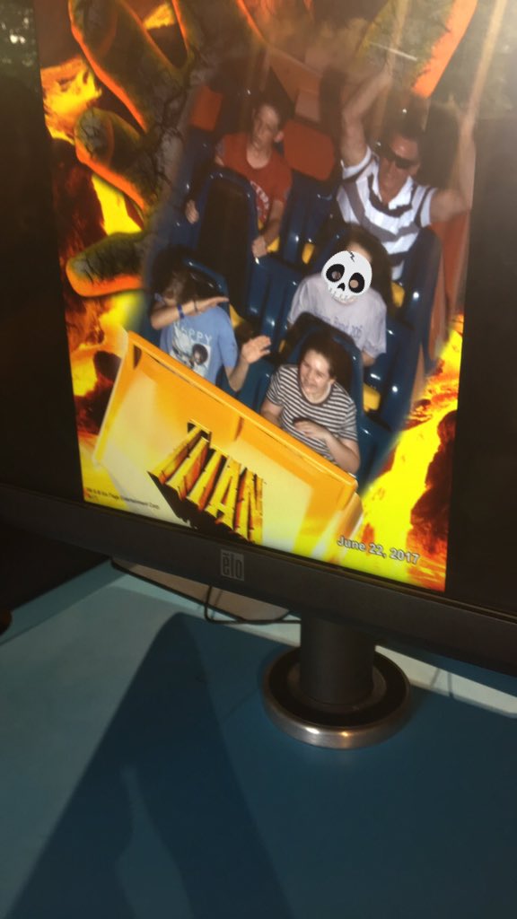davis_banana's tweet photo. I think Larry would be proud of how we lived #ripjerry #ripdebra #ripjessica https://t.co/IpLJdYbr9u