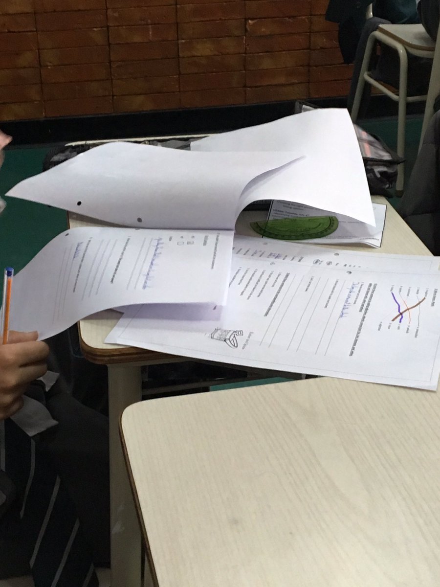 ceciechaburu's tweet photo. Feeback session at @BDSPrimary. Discussing possible answers. #L2L #StrategyDiscussion. Great work P5D! @LanesSandra https://t.co/4fAUzWLlea