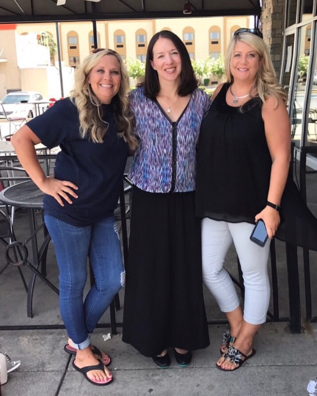 TaraTroberts1's tweet photo. With my forever #BFFs. 💙😘 #GeorgiaBesties #ReallySisters https://t.co/E8HUwHURSu