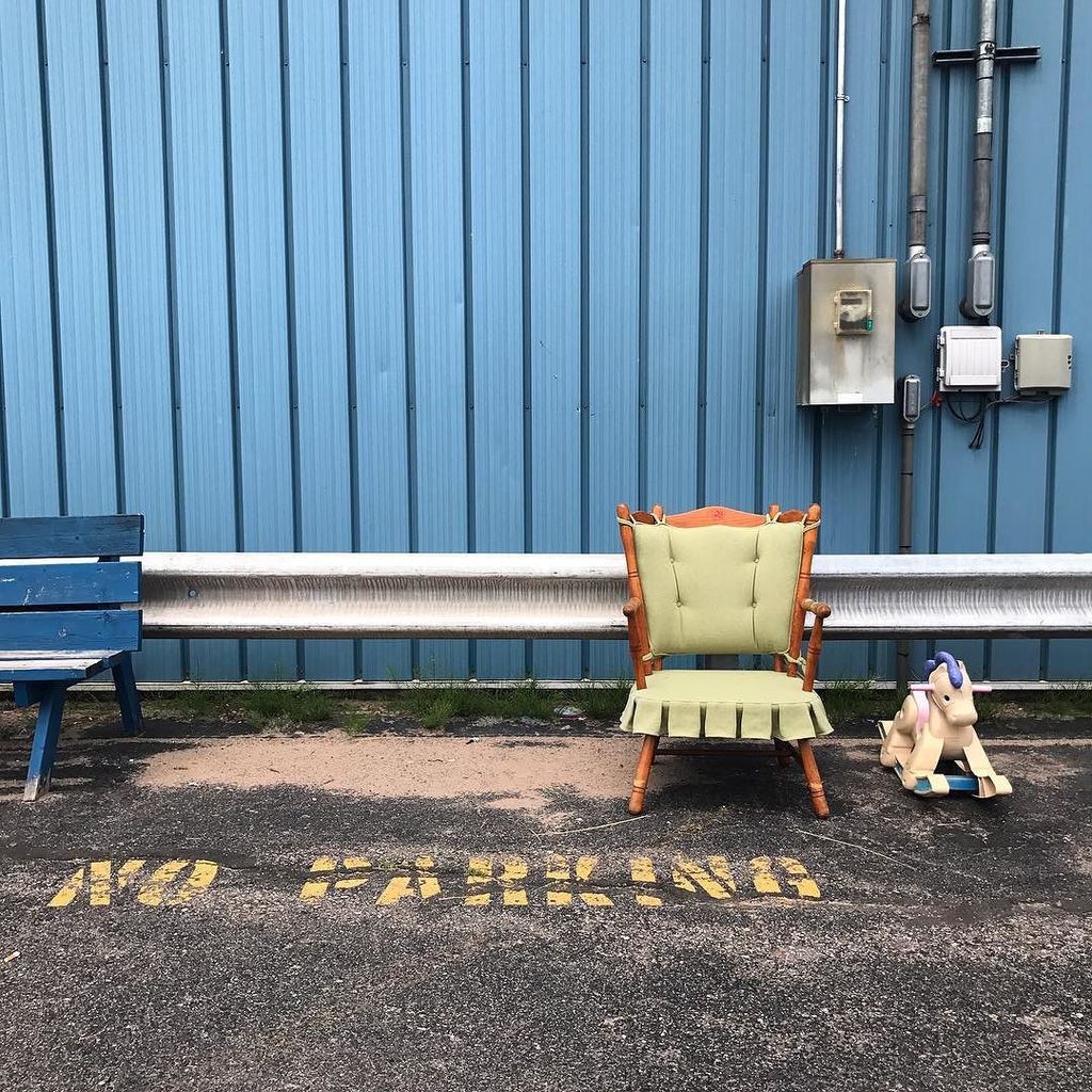 emlanctot's tweet photo. Rocking #afternoonwalk ...#mqtsidewalkscenes #thiftstoresigns #signsdept #marquette #michigan #bluethings https://t.co/l6TcgaspXP https://t.co/OOMKhvUwuB