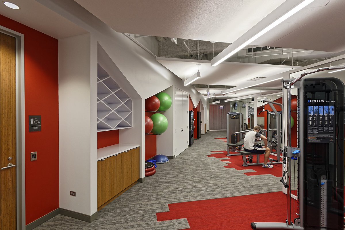 GYHarch's tweet photo. It's #FitnessFriday ! Check out this pic from the #FitnessCenter at #550WAdams #Chicago #Fitness #GYHproject https://t.co/RdFt9hXA0R https://t.co/IF7fXbE9ad