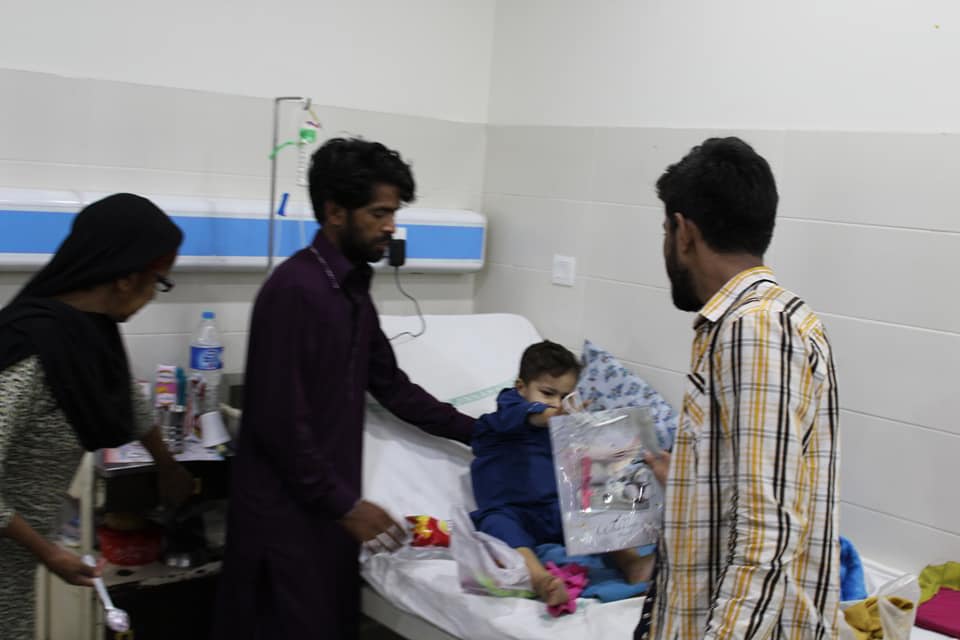 TheEdhiNation's tweet photo. Distributing Eidi to Kids at Jinnah Hospital......
#UEEmpowerment
#PakistanEmpowerment
#SupportEdhiNation https://t.co/6v2MrX7QPA