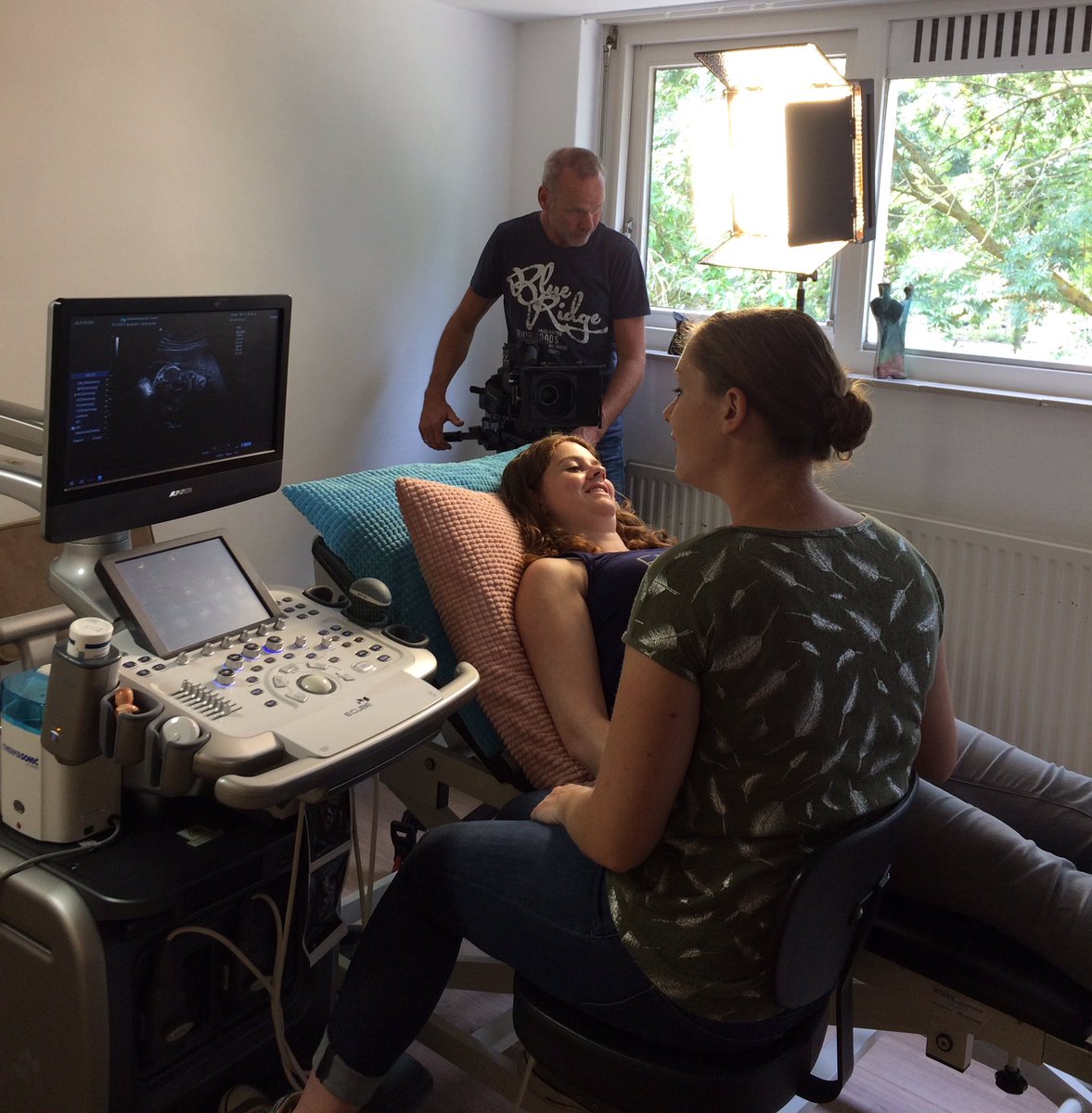 RedScopeFilm's tweet photo. Veel zwangere vrouwen voor de camera vandaag😊 https://t.co/Od8ISuTUOd