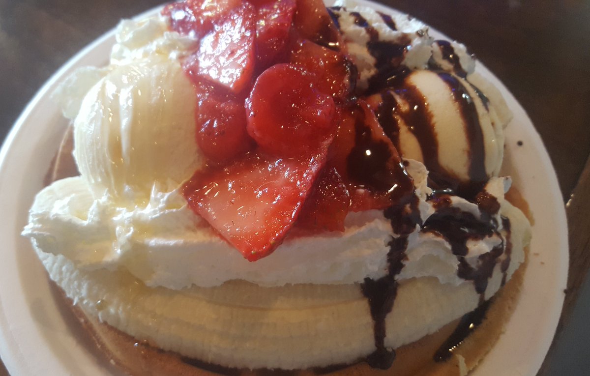 batteruppdx's tweet photo. The Splitter, that is all...#heatrelief #pdxeats #waffle #westside  #portlandfood #nomnom #freshfood #foodporn #dessert (1st &amp; Lombard) https://t.co/OmurVlZhvK