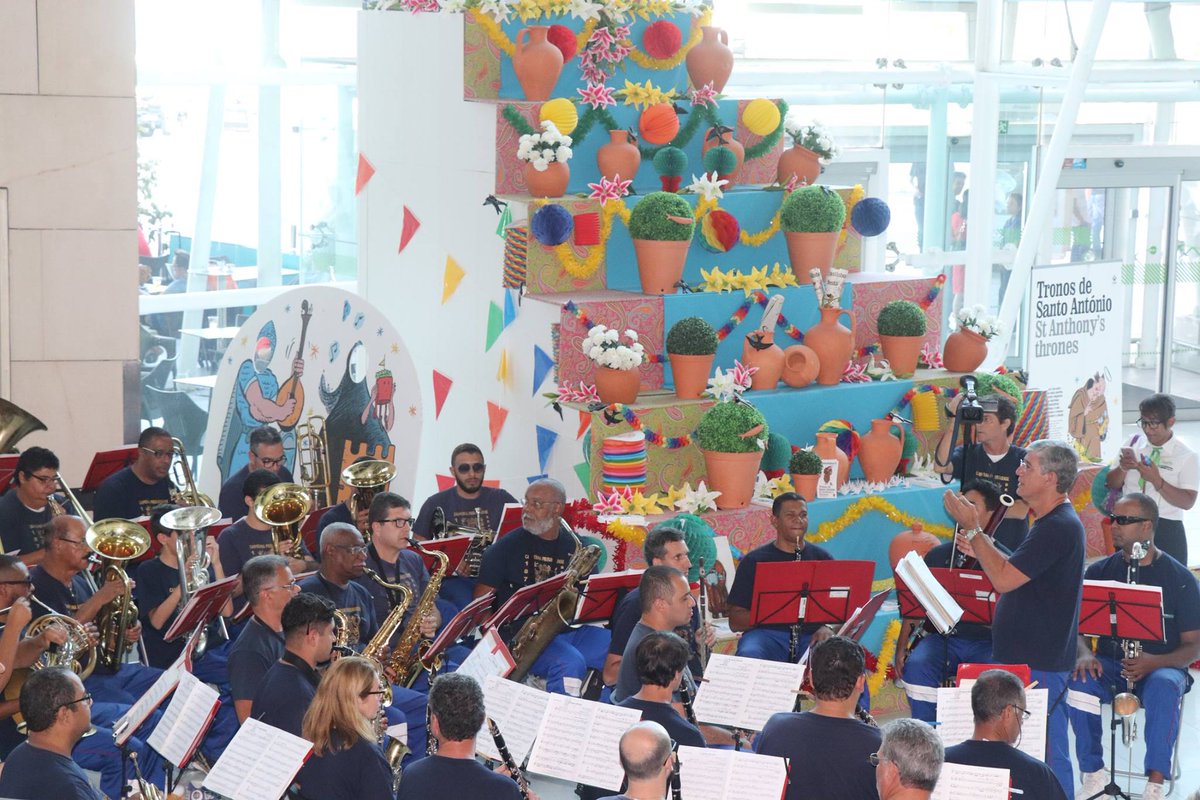 VINCIAirports's tweet photo. #Lisbon airport has celebrated the European #music day with the Quinteto de Metais da Orquestra Sinfónica Juvenil #EMD2017 #Portugal 🇵🇹 https://t.co/tZMP31S7LF