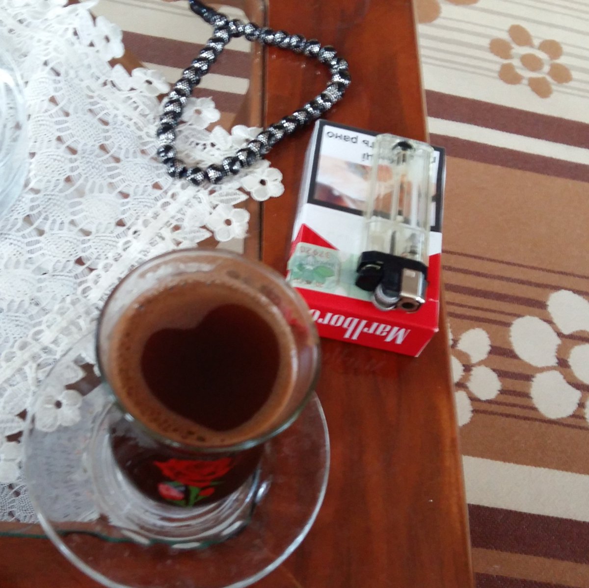 Kahvem bile sevdalı 😎