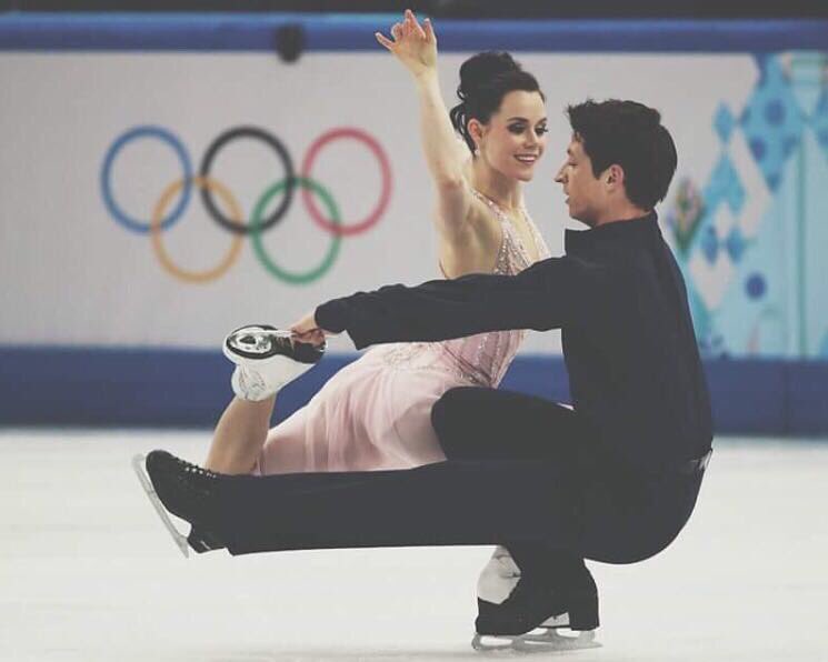 Happy #OlympicDay 🇨🇦 🎉 
.
.
#230Days #pyeongchang2018 #VirtueMoir