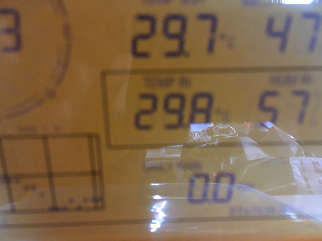 wintimet's tweet photo. Die Schlacht ist verloren 29.8 Grad indoors. Jetzt hilft nur noch die supertaxierte (8 Stutz) Chlorpfütze #Geiselweid https://t.co/ktwVzikYFk