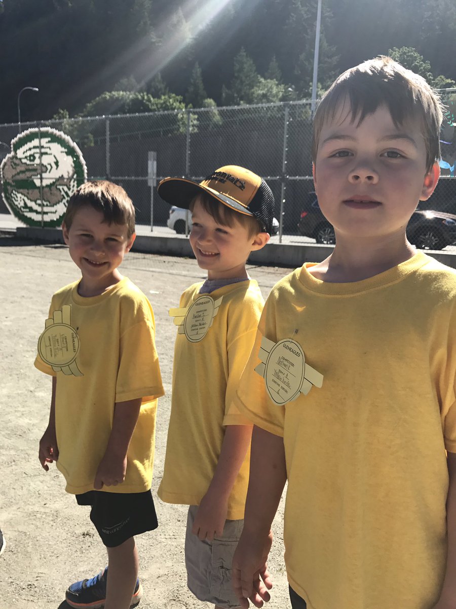 MsE_Perez's tweet photo. Sports day fun! Thank you @gleneagles_news for having us:) @WestVanSchools https://t.co/yGyV02n3Zv