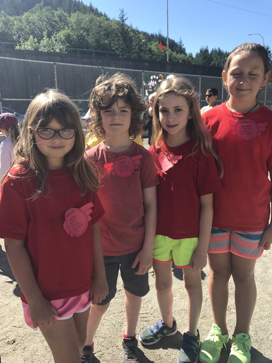 MsE_Perez's tweet photo. Sports day fun! Thank you @gleneagles_news for having us:) @WestVanSchools https://t.co/yGyV02n3Zv