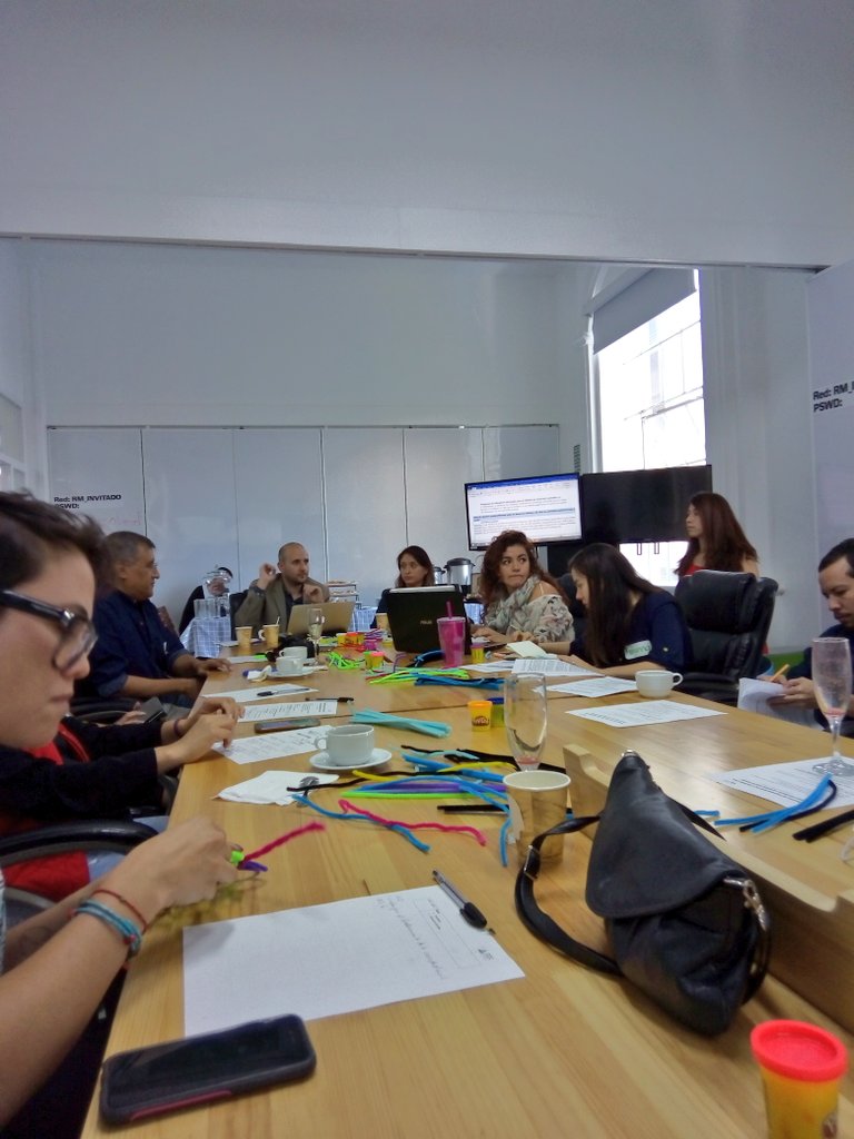 AnaLucyMarquez's tweet photo. Reunión de organizaciones de sociedad civil sobre indicadores nacionales para el #ODS16. #Paz, #Justicia, # Gobernanza, #Agenda2030 #IFOSC https://t.co/LBr2I3G5Ws