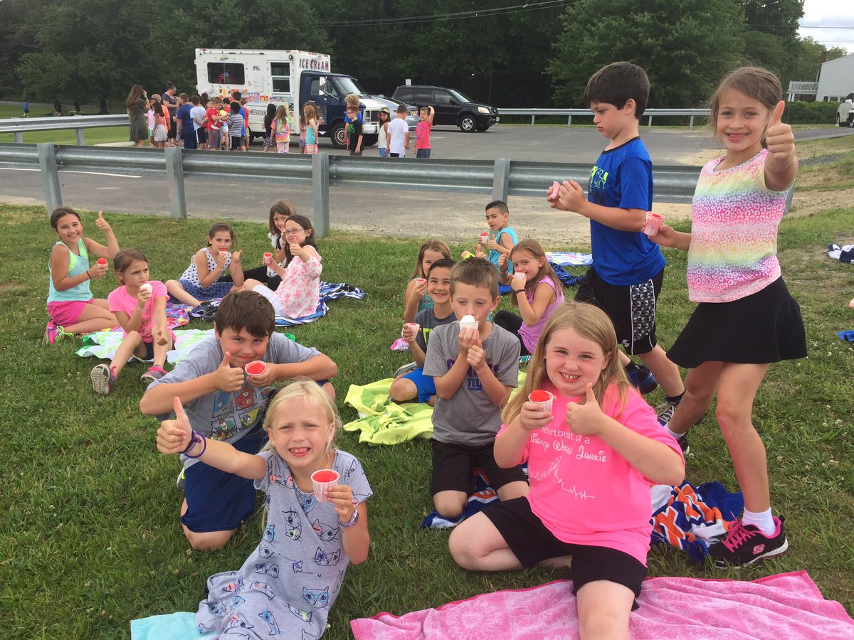 MrsJWinters's tweet photo. Celebrating an amazing year! So proud of these second graders!  #MTPspride https://t.co/Os40iaQVls