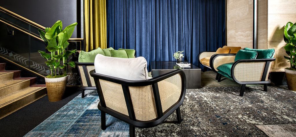 DreamwallsGlass's tweet image. 4 Keys to Making 'The Modern Lounge' &amp;gt;&amp;gt; ow.ly/Xxch30cHW3e #workplaceDesign #neocon2017 #newwaystowork feat @BuzziSpace