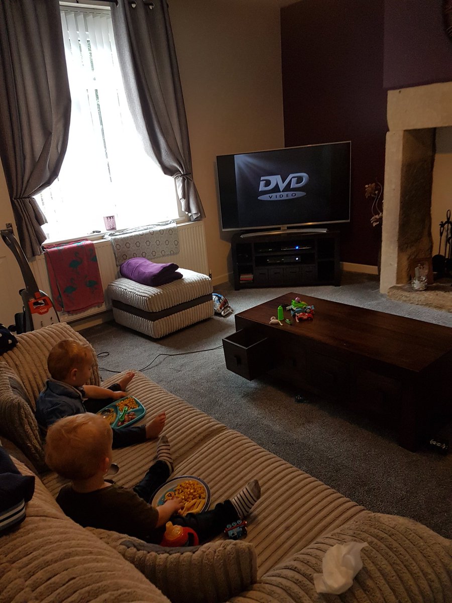 Rebecca_Llouise's tweet photo. Been so good all day DVD and tea together whilst mummy cleaned the carpet #bestbuds #sowellbehaved π https://t.co/MCOTk3tJqR