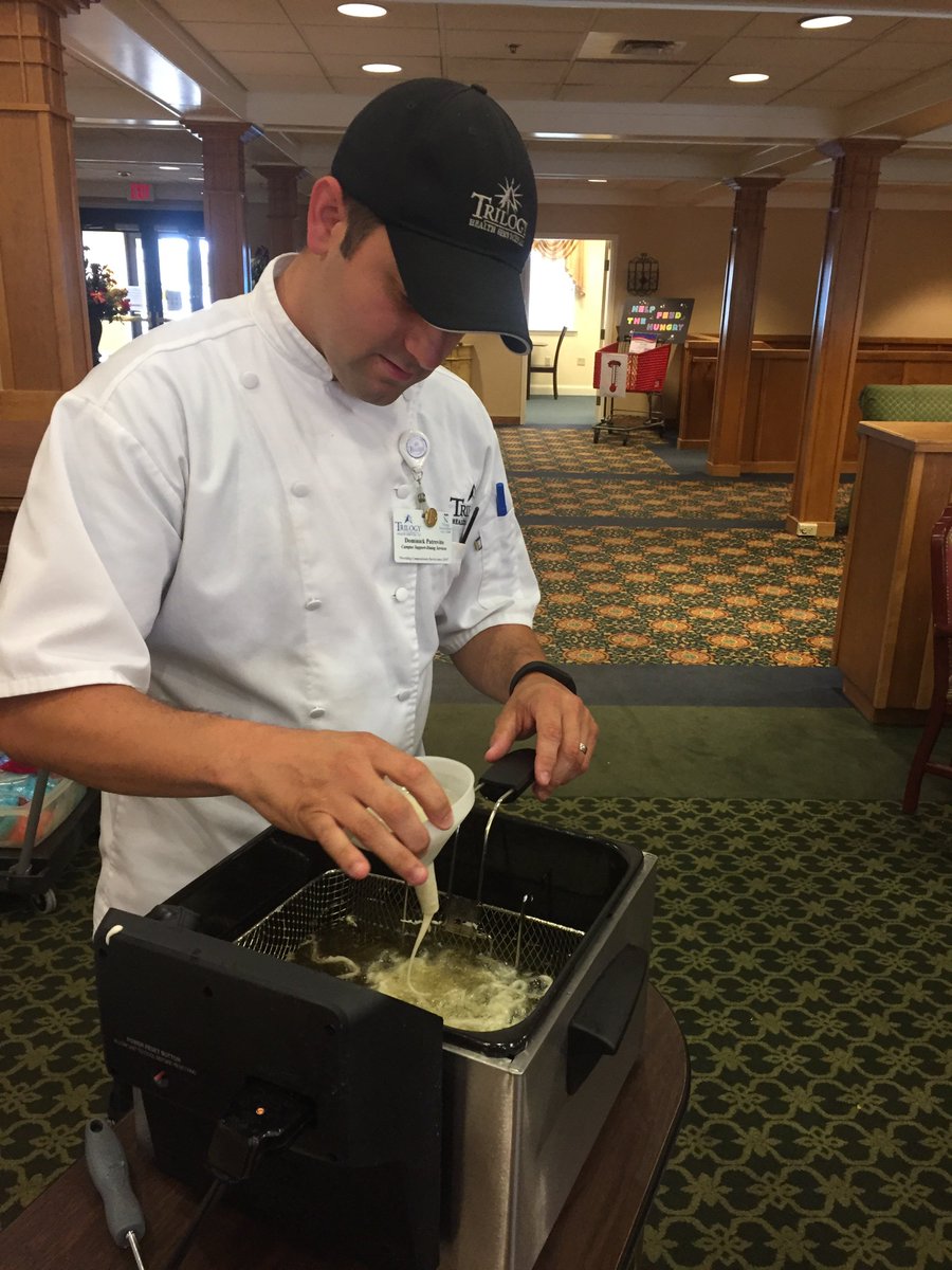 BlairRidgeHC's tweet photo. Thank you chef Dominick for giving a helping hand with funnel cake making! @TrilogyLiving #4hfairweek https://t.co/arGMlNuqmh