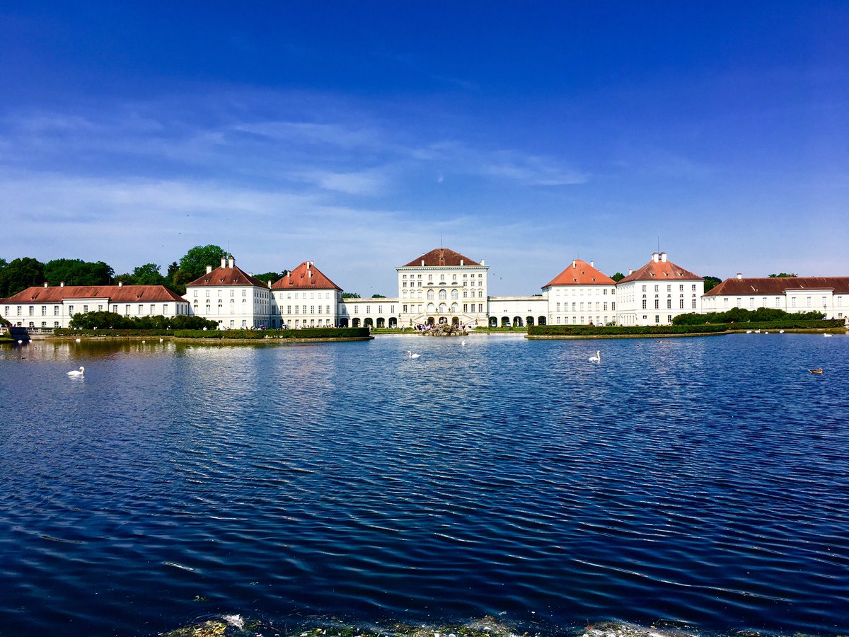 ladyyblake's tweet image. All these Bavarian castles have me super inspired #readytodesign #Neuschwanstein #nyphemburg #hohenschwanstein