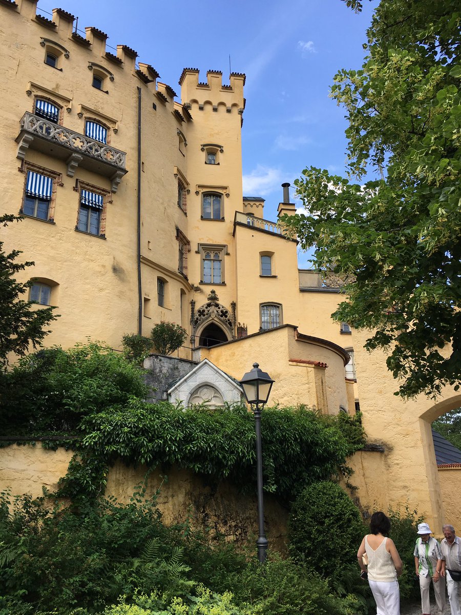 ladyyblake's tweet image. All these Bavarian castles have me super inspired #readytodesign #Neuschwanstein #nyphemburg #hohenschwanstein