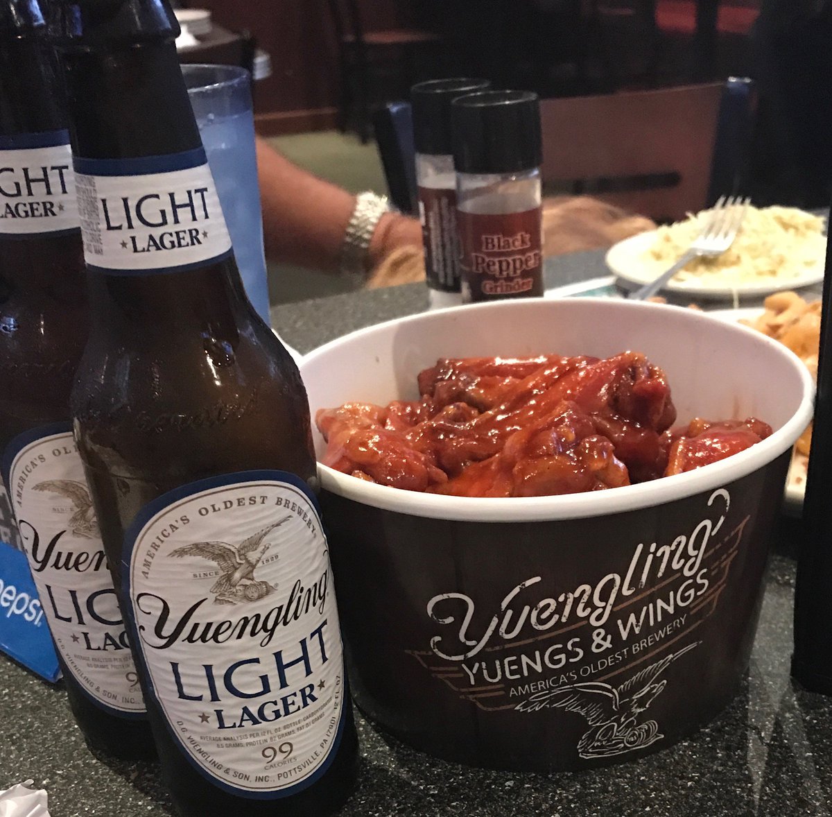 VictoryGrille's tweet photo. Nothing better than a Yuengling Light! Unless it comes with a bucket of @BobBaumhower‘s famous wings! For a limited time! @Yuengling_Beer https://t.co/t3iIkSxALS