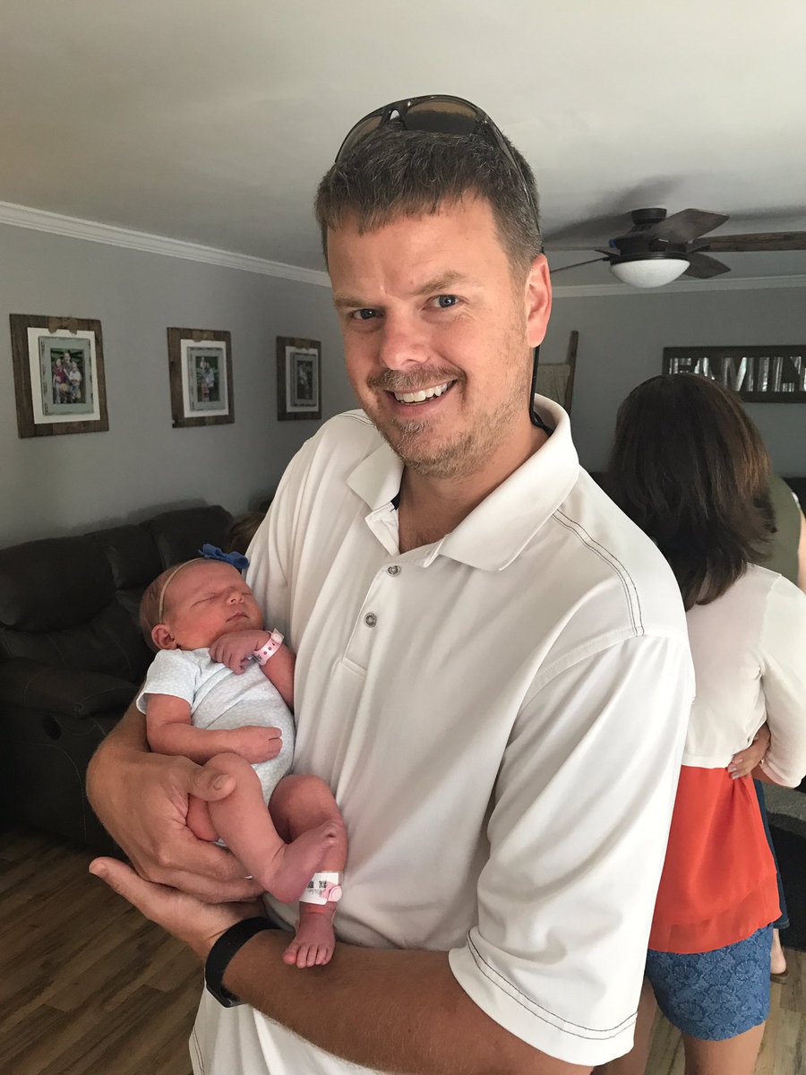 AndyCook10's tweet image. Got to hold Avery, the newest addition to @TheSummitOR this morning! Congrats @ChristenIsley and @phil_isley