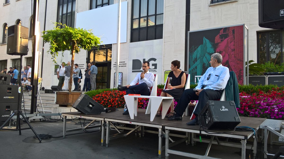 simone_siliani's tweet photo. Credito esaurito. Un sistema bancario da risistemare. Oggi al #DigFest17. Ma un'altra banca è possibile @bancaetica @FFinanzaEtica https://t.co/KLpcorn4EJ