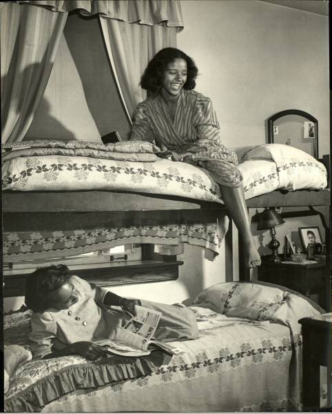 Phil_Lewis_'s tweet photo. College life at Howard University in the 1940s. 📚 https://t.co/MzTSpTNtPM