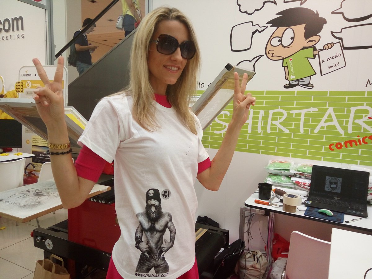 dvalentinadv's tweet photo. Cosa ne pensate del mio cambio di look? #marketscreentypographic #wmf17 #WebMarketingFestival https://t.co/kWI7HEoa9N