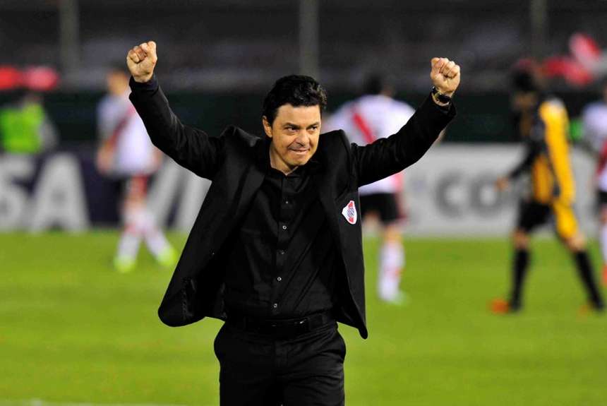 LaBaandaCARP's tweet photo. QUEDATE CON LA PERSONA QUE TE AME COMO GALLARDO A RIVER https://t.co/095YW9JiQu